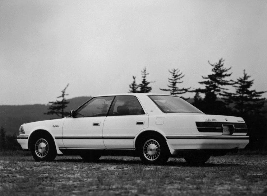  Toyota Crown Royal Saloon 2.0 Hardtop (GS131) 1987 года  (фото 3 из 4)